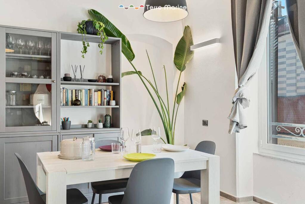 Graffiti House, Terre Marine Apartment ลาสเปเซีย ภายนอก รูปภาพ